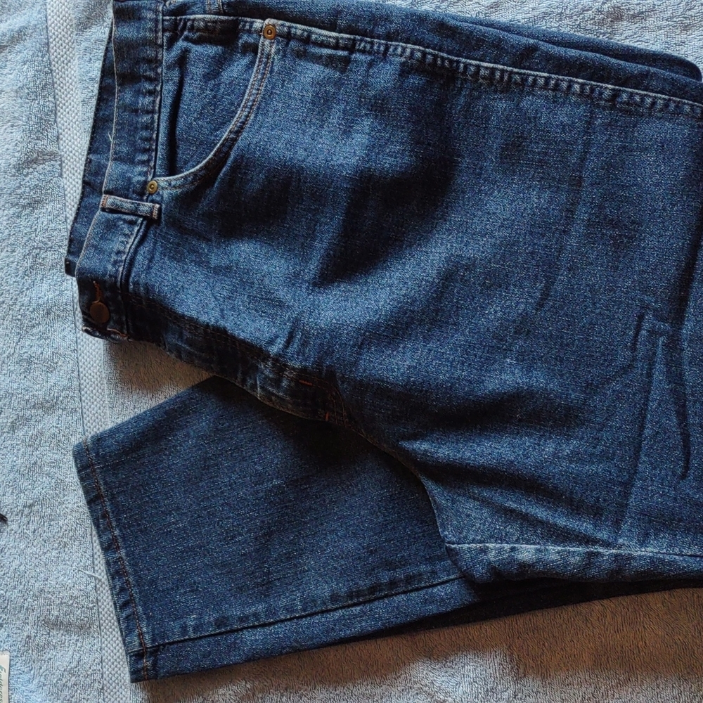 Chic Medium Wash Straight Leg Plus Size Jeans 22W